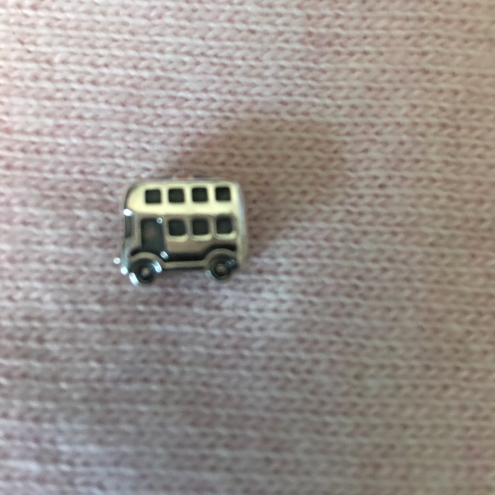 Pandora UK bus
